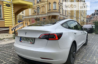 Седан Tesla Model 3 2021 в Киеве