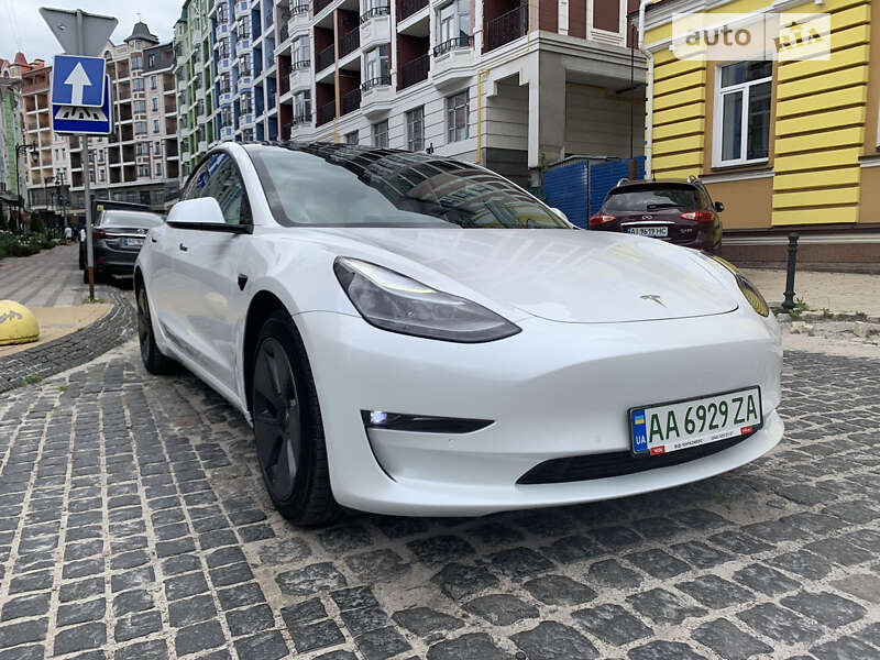Седан Tesla Model 3 2021 в Киеве