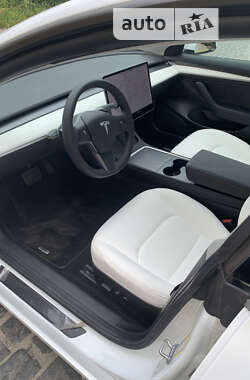 Седан Tesla Model 3 2021 в Киеве