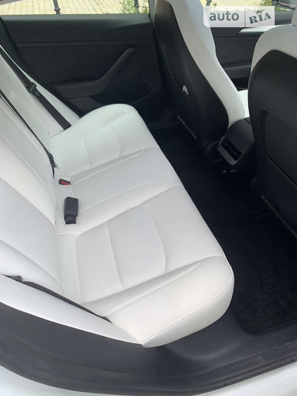 Седан Tesla Model 3 2021 в Киеве