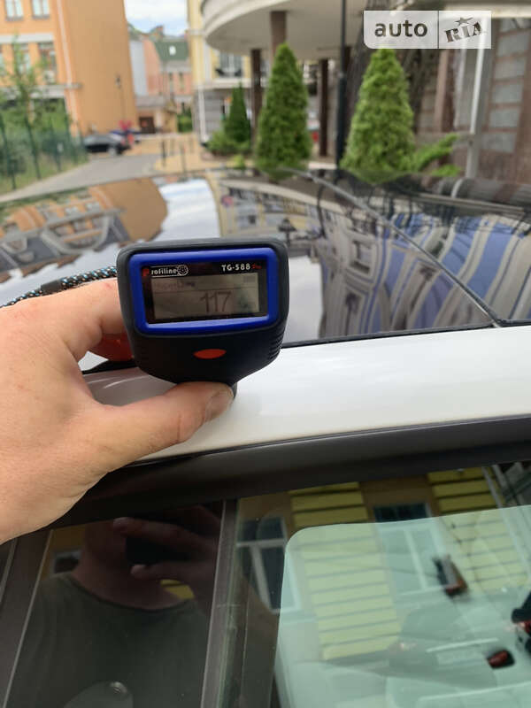 Седан Tesla Model 3 2021 в Киеве