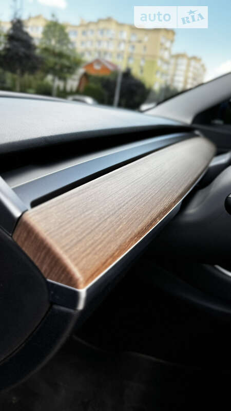 Седан Tesla Model 3 2018 в Києві