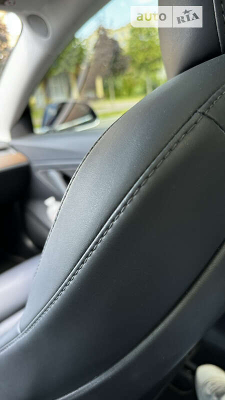 Седан Tesla Model 3 2018 в Києві