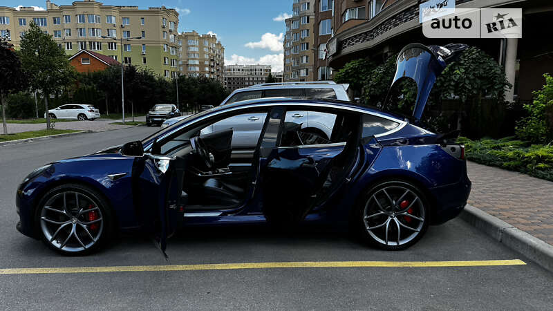 Седан Tesla Model 3 2018 в Киеве