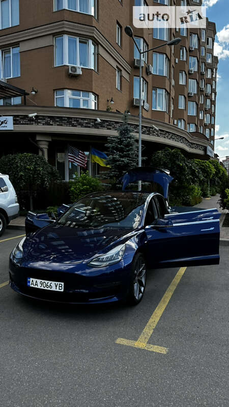 Седан Tesla Model 3 2018 в Киеве