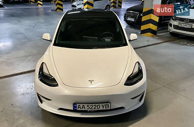Седан Tesla Model 3 2021 в Киеве