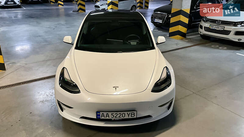 Седан Tesla Model 3 2021 в Києві