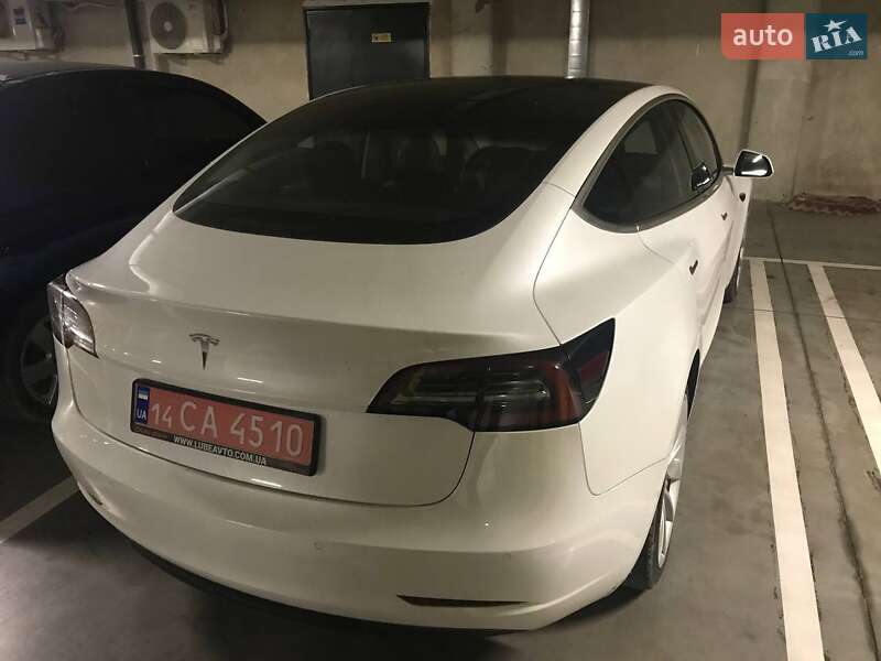 Седан Tesla Model 3 2019 в Львове