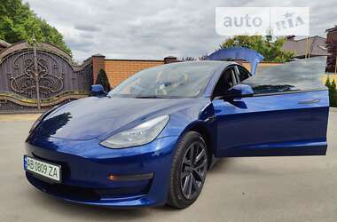 Седан Tesla Model 3 2022 в 