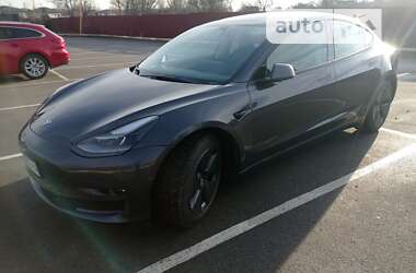 Седан Tesla Model 3 2022 в 