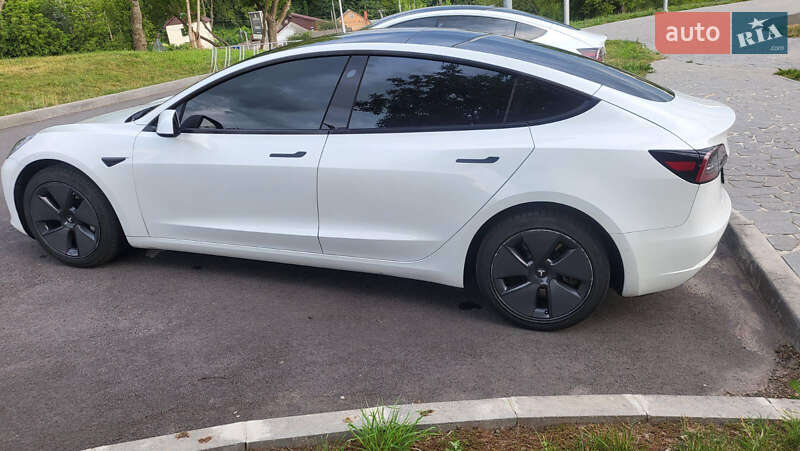 Седан Tesla Model 3 2021 в Виннице