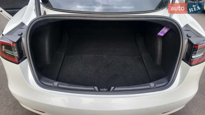 Седан Tesla Model 3 2021 в Виннице