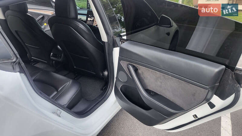 Седан Tesla Model 3 2021 в Виннице