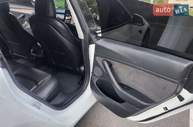 Седан Tesla Model 3 2021 в 