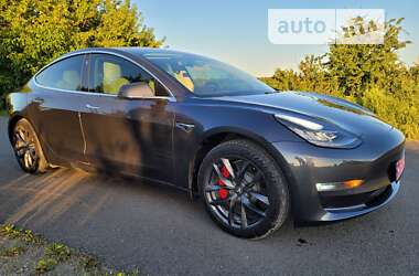 Седан Tesla Model 3 2018 в Тернополі