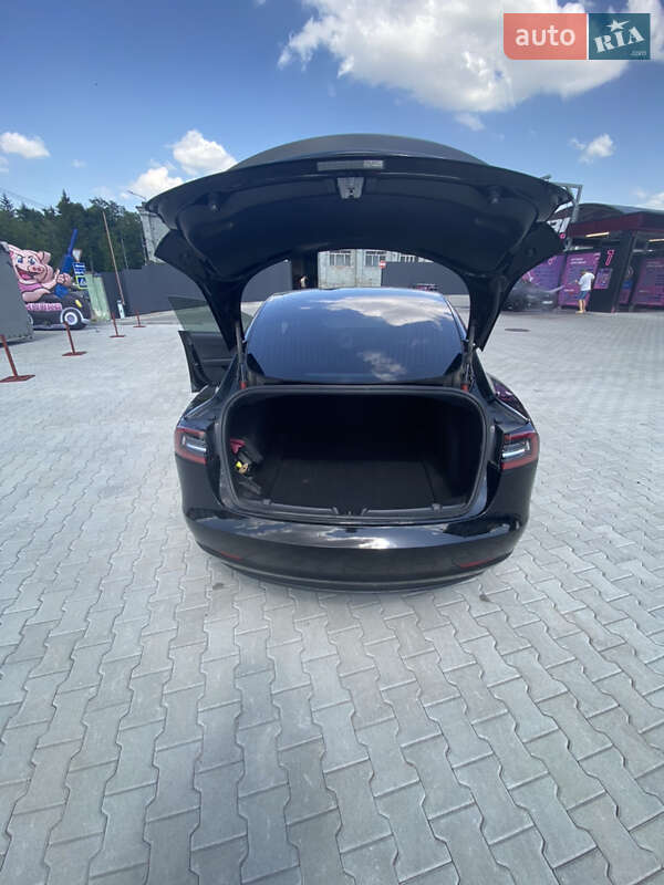 Седан Tesla Model 3 2019 в Львові