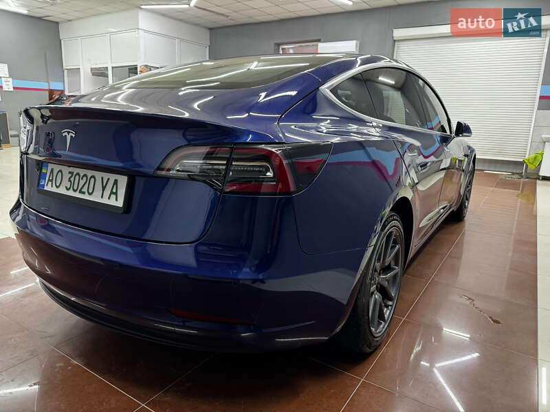 Седан Tesla Model 3 2018 в Ужгороді
