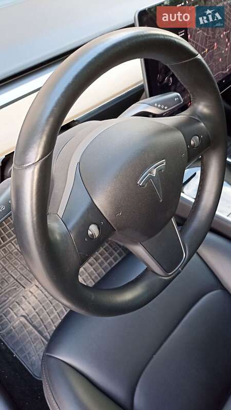 Седан Tesla Model 3 2018 в Умани