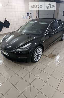 Седан Tesla Model 3 2018 в Умани