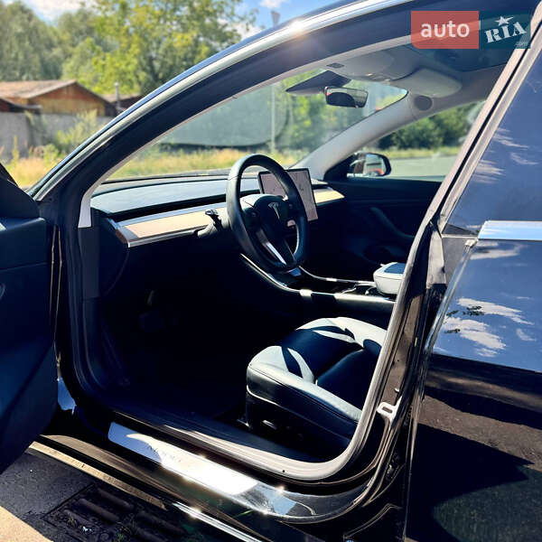 Седан Tesla Model 3 2018 в Киеве