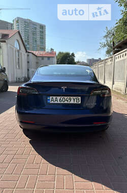 Седан Tesla Model 3 2018 в Києві