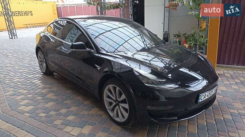 Седан Tesla Model 3 2018 в Умани