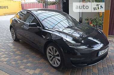 Седан Tesla Model 3 2018 в Умані