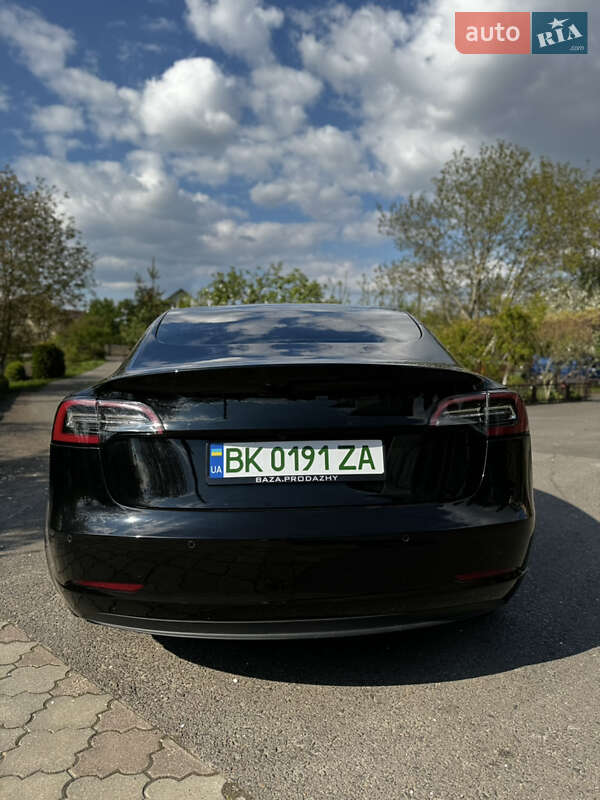 Седан Tesla Model 3 2019 в Рівному
