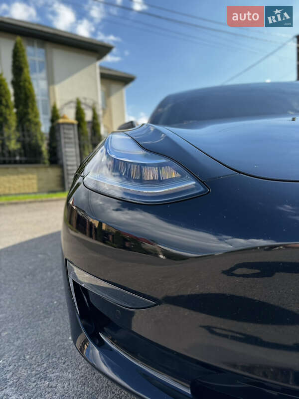 Седан Tesla Model 3 2019 в Рівному