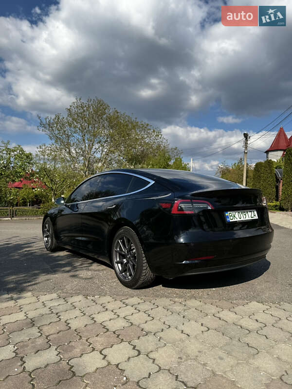 Седан Tesla Model 3 2019 в Рівному