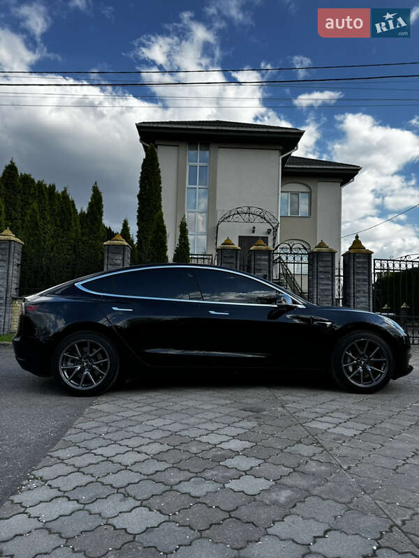 Седан Tesla Model 3 2019 в Рівному