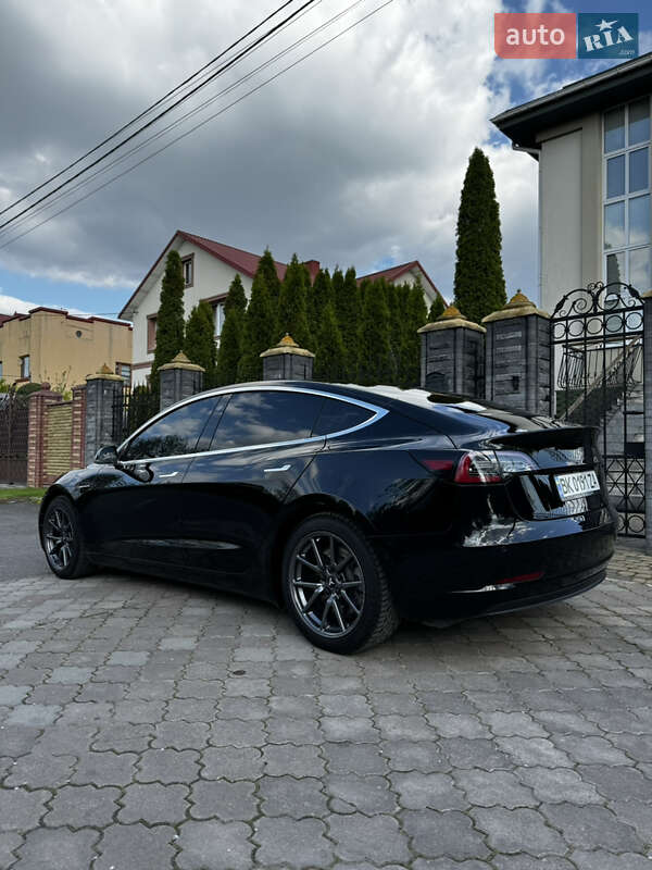 Седан Tesla Model 3 2019 в Рівному