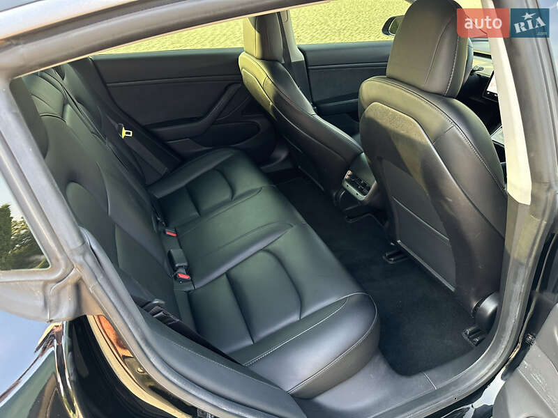 Седан Tesla Model 3 2019 в Одесі