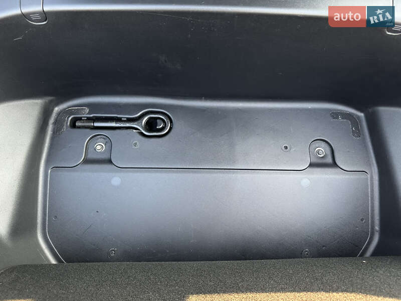 Седан Tesla Model 3 2019 в Одесі