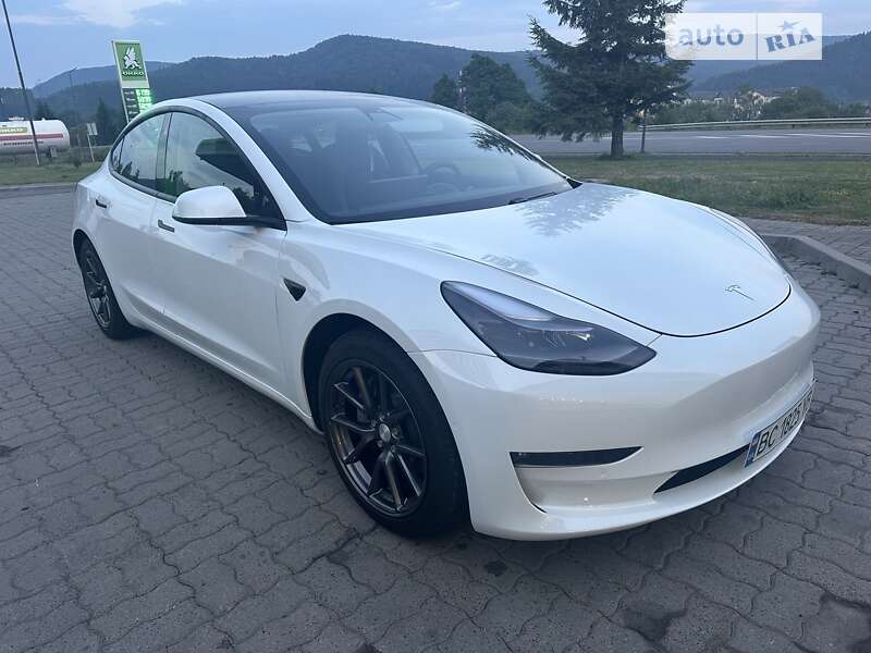 Седан Tesla Model 3 2021 в Львові