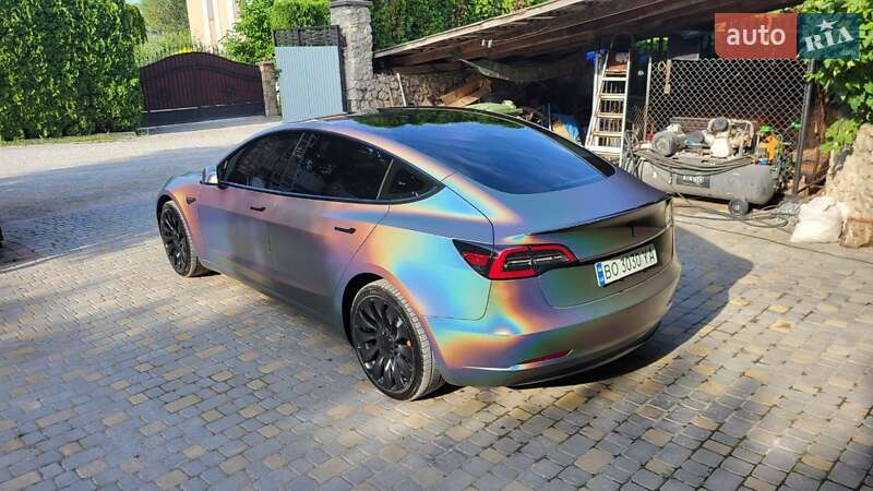 Седан Tesla Model 3 2022 в Тернополі