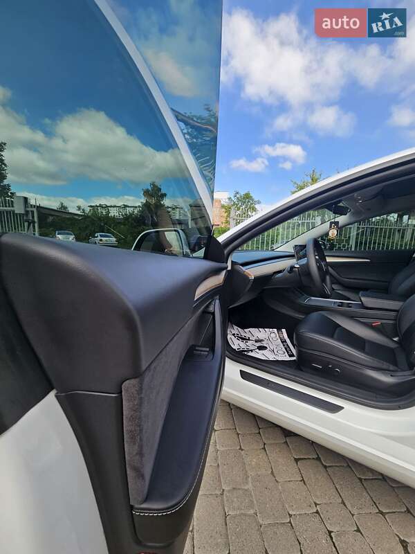 Седан Tesla Model 3 2021 в Ивано-Франковске