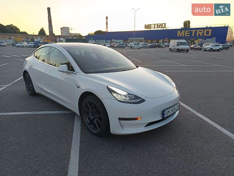 Седан Tesla Model 3 2018 в Житомирі