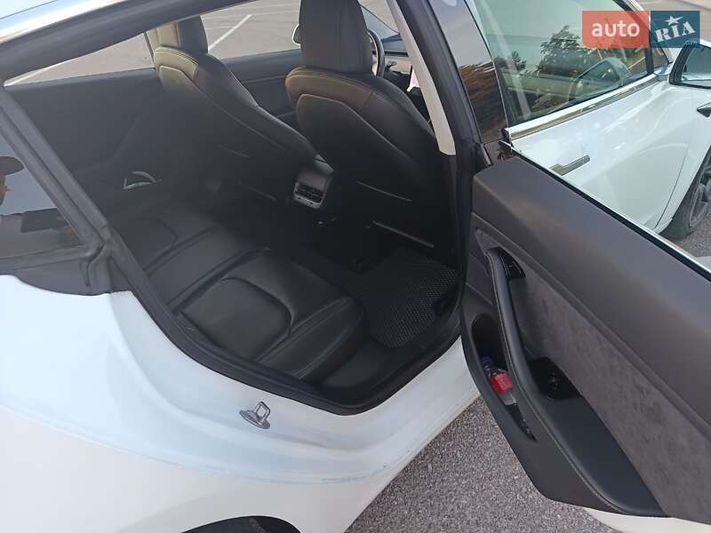 Седан Tesla Model 3 2018 в Житомирі