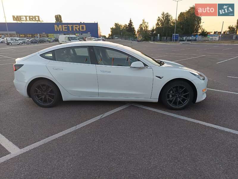 Седан Tesla Model 3 2018 в Житомирі