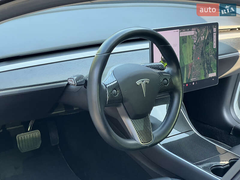 Седан Tesla Model 3 2019 в Черновцах