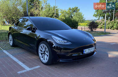 Седан Tesla Model 3 2022 в 