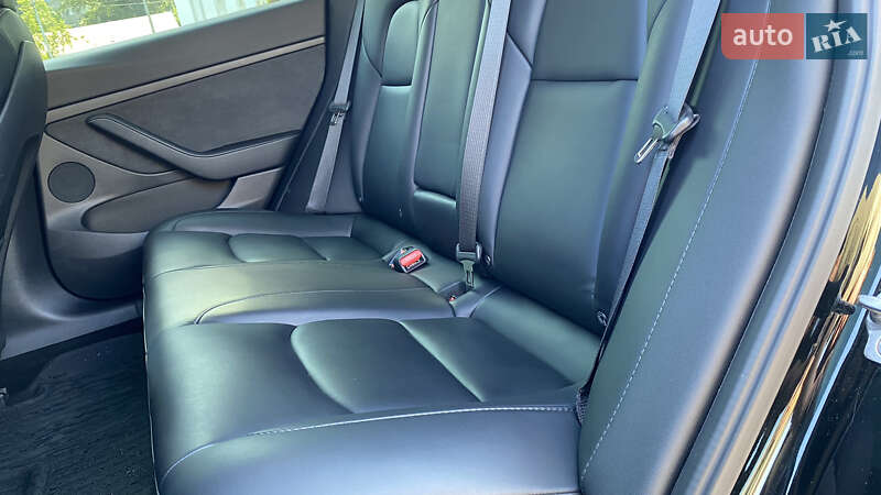 Седан Tesla Model 3 2022 в Киеве