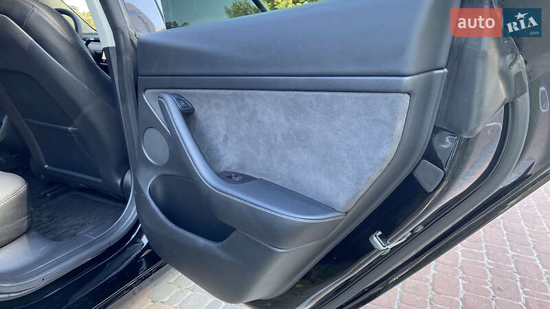 Седан Tesla Model 3 2022 в Киеве