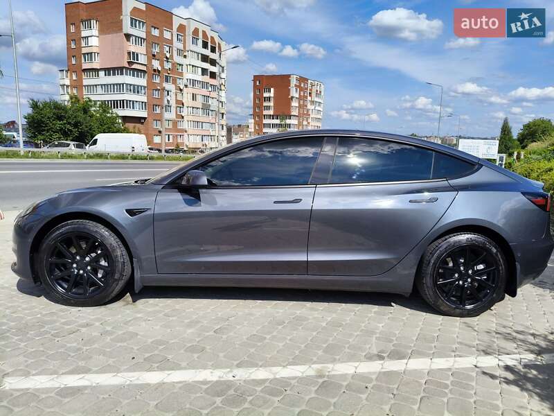 Седан Tesla Model 3 2022 в 
