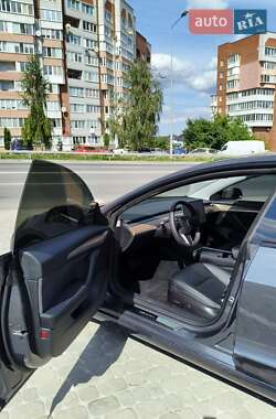 Седан Tesla Model 3 2022 в 