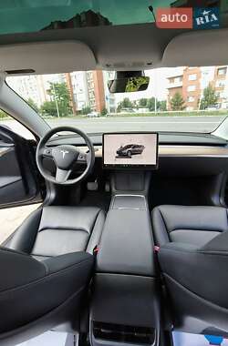 Седан Tesla Model 3 2022 в 
