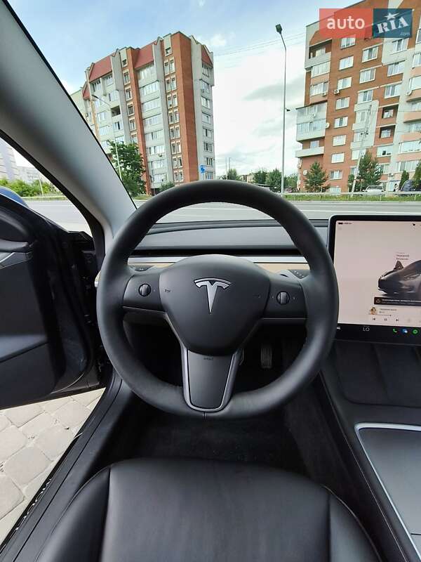 Седан Tesla Model 3 2022 в Почаеве