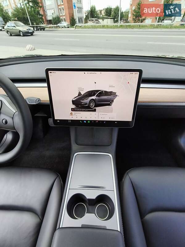 Седан Tesla Model 3 2022 в Почаеве