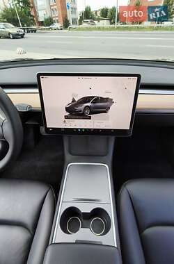 Седан Tesla Model 3 2022 в 